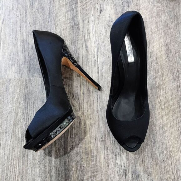 🐢 BCBGMaxazria Dalton Satin Peep-Toe Pump Size 10 4.5" Heel - Picture 1 of 12